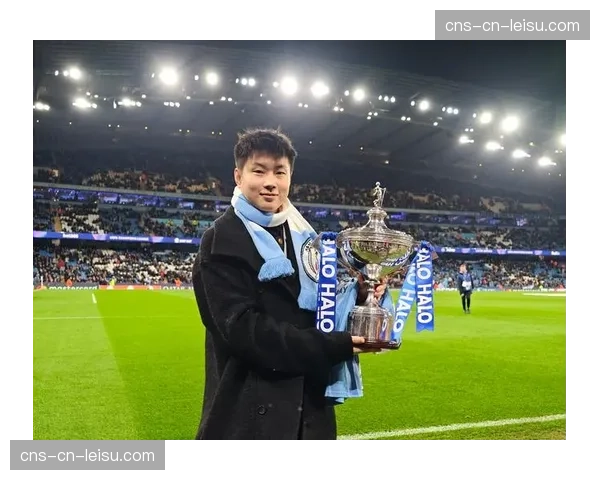 文化观察：欧冠主题展览在伦敦开幕，展出历届冠军奖杯与经典球衣