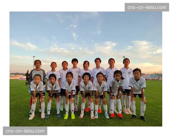 多支球队联合举办公益训练营，百余名青少年参与